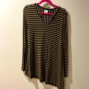 Cabi NWT Size Medium Slant Tee Playwear Camel Stripe Great with Leggings